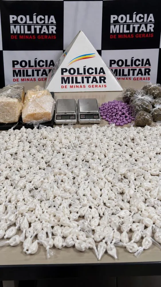 Polícia apreende 923 papelotes de cocaína e outras drogas no bairro São Jorge