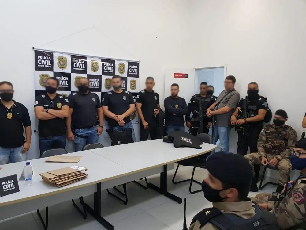 Operação contra organização criminosa cumpre 30 mandados e resulta em 18 prisões