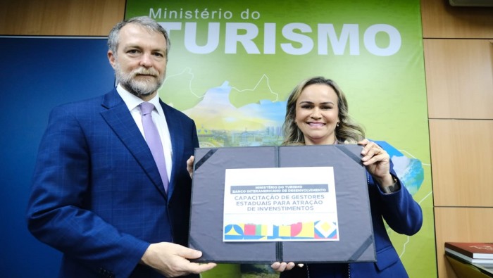 Ministra do Turismo, Daniela Carneiro, e representante do Banco Interamericano de Desenvolvimento no Brasil, Morgan Doyle, durante encontro. Crédito: Roberto Castro/Ascom MTur