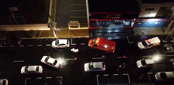 Corpo de Bombeiros realizando o resgate — Foto: Reprodução/ TV Integração