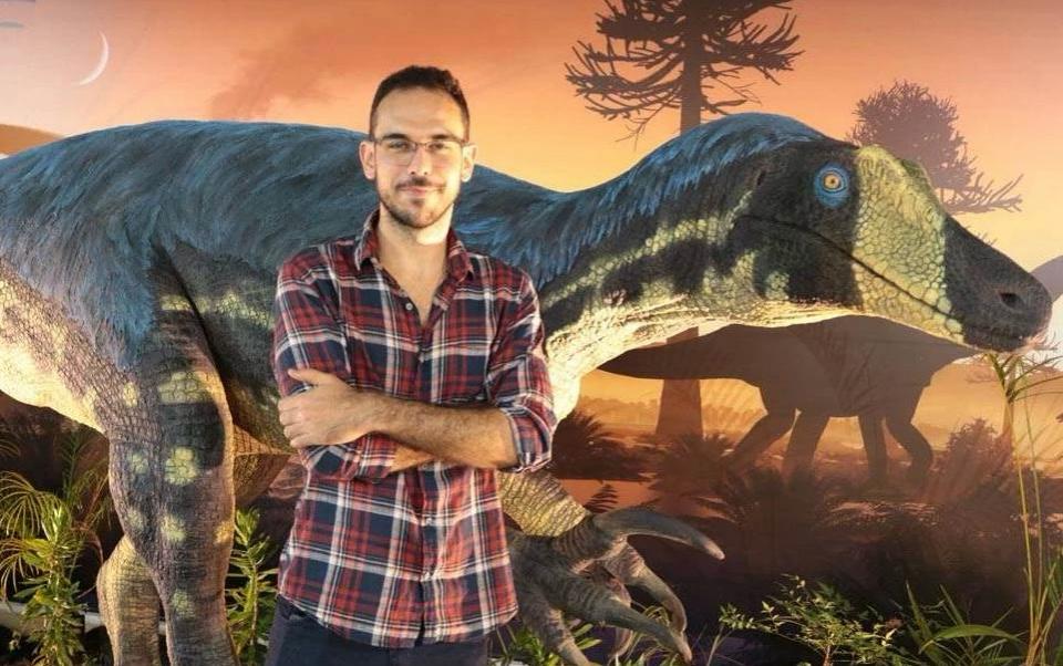 Fotos Divulgação  O premiado paleoartista Rodolfo Nogueira expõe esculturas, minidocumentário e ensina a esculpir   