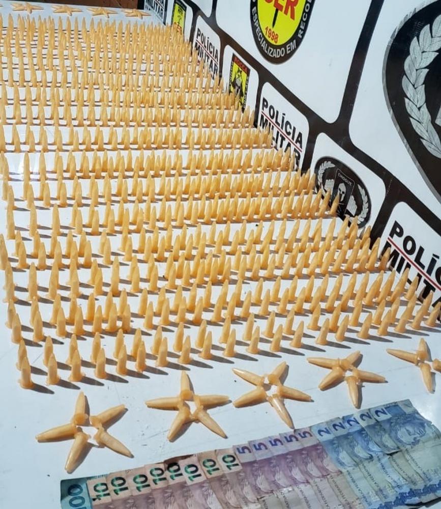 Pinos de cocaína apreendidos no Bairro Taiaman em Uberlândia — Foto: Polícia Militar/Divulgação