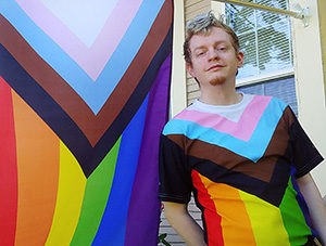 Bandeira LGBTQIAP+ criada pelo artista Daniel Quasar — Foto: Reprodução