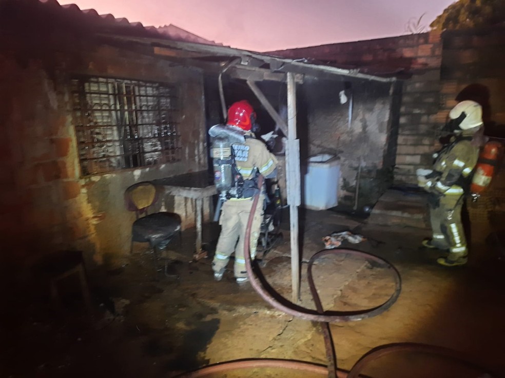 Residência que pegou fogo no Bairro São Jorge em Uberlândia — Foto: Corpo de Bombeiros/Divulgação