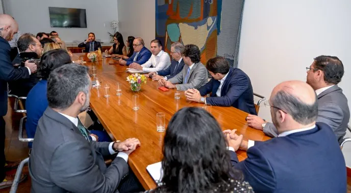 Representantes de categorias do setor de delivery em reunião com Hugo Motta, presidente da Câmara - Foto: Divulgação