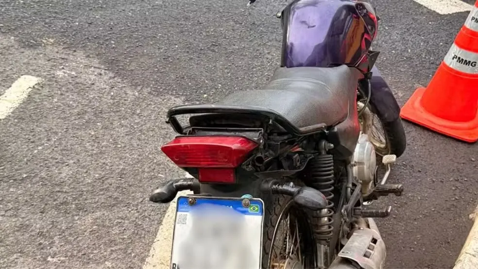 Moto apreendida na Operação Titan do Gaeco em Monte Carmelo e Uberlândia — Foto: MPMG/Divulgação